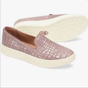 Sofft Somers Lavender Crocodile Textured Slip-on Low Top Sneakers - 7.5